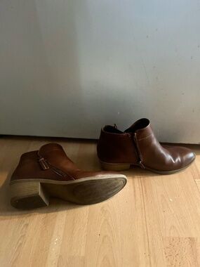 Brown dress shoes